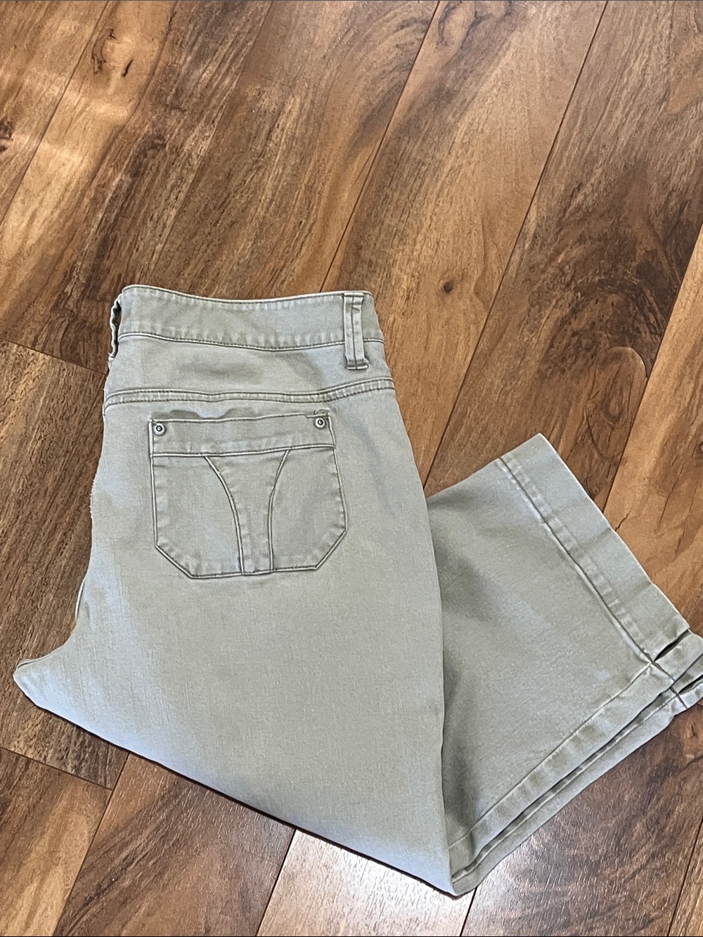STYLISH CAPRI JEANS